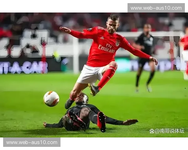 本菲卡角球进攻战术设计丰富 多次制造门前混乱