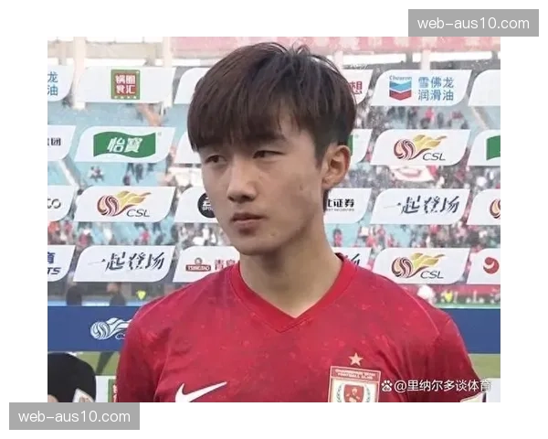 玄智健深圳新鹏城后防新核 国青后卫展现潜力